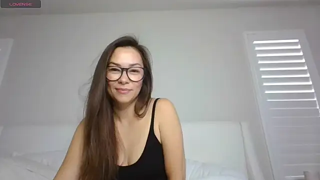 mixedasiangirl online show from September 10, 2025, 5:12 pm