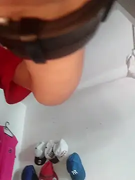 Snapshot of Y4NcA chatting on October 2, 2025, 8:23 pm Y4NcA online show from October 2, 2025, 8:23 pm