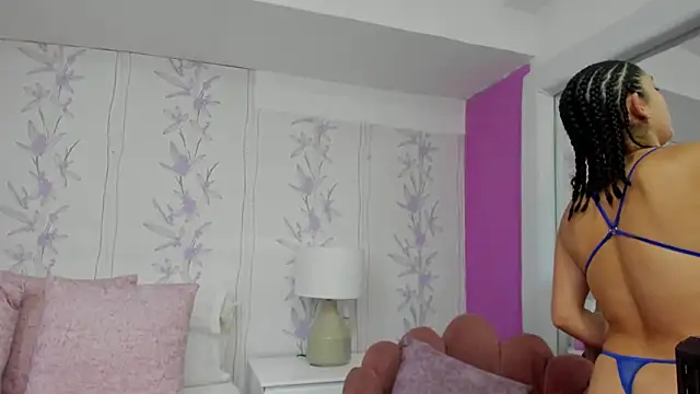 HazelMoret online show from September 12, 2025, 12:38 pm