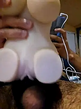 Axeltu77 online show from April 10, 2026, 11:01 pm