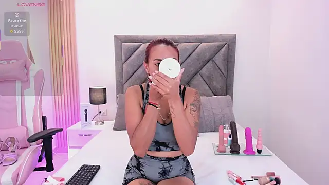 Snapshot of ValeryPettry_1 chatting on October 15, 2025, 12:57 pm ValeryPettry 1 online show from October 15, 2025, 12:57 pm