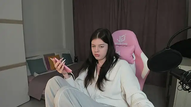 Snapshot of Este_Glen chatting on December 31, 2024, 12:54 am Este Glen online show from December 31, 2024, 12:54 am