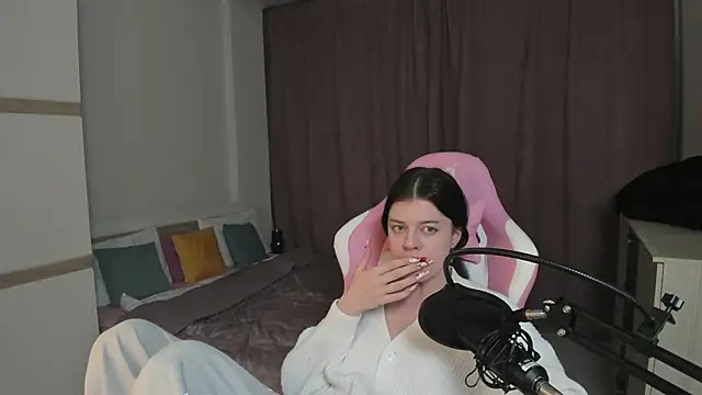 Snapshot of Este_Glen chatting on December 31, 2024, 3:55 am Este Glen online show from December 31, 2024, 3:55 am