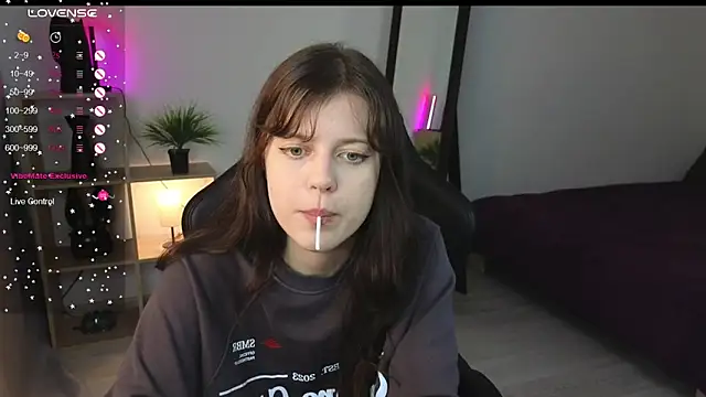 Snapshot of Este_Glen chatting on February 28, 2025, 11:47 am Este Glen online show from February 28, 2025, 11:47 am