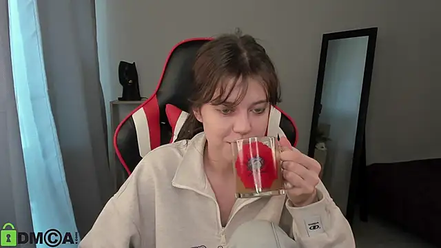 Snapshot of Este_Glen chatting on March 22, 2025, 11:42 am Este Glen online show from March 22, 2025, 11:42 am