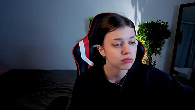 Snapshot of Este_Glen chatting on October 9, 2025, 1:06 am Este Glen online show from October 9, 2025, 1:06 am