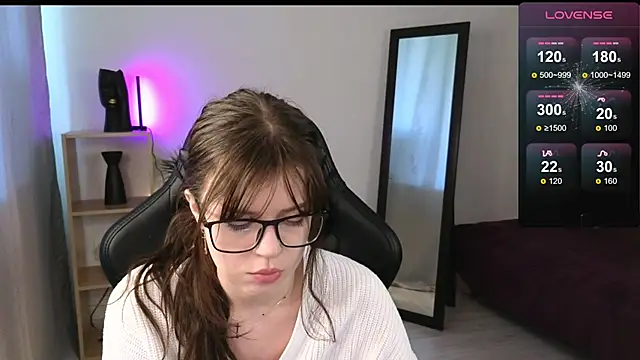 Snapshot of Este_Glen chatting on March 7, 2025, 11:51 am Este Glen online show from March 7, 2025, 11:51 am