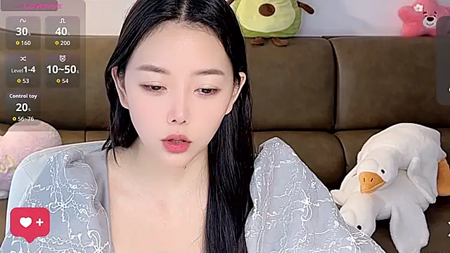 Snapshot of Yilin1999 chatting on September 23, 2025, 8:43 am Yilin1999 online show from September 23, 2025, 8:43 am
