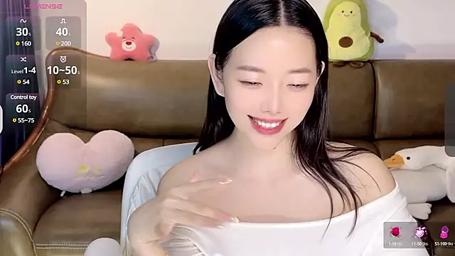 Snapshot of Yilin1999 chatting on February 16, 2025, 3:38 pm Yilin1999 online show from February 16, 2025, 3:38 pm