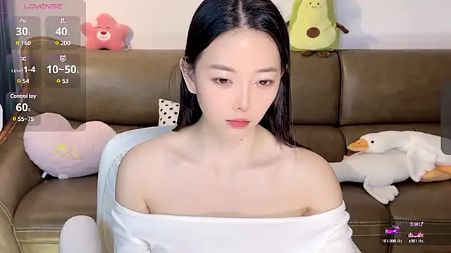 Snapshot of Yilin1999 chatting on February 13, 2025, 7:31 pm Yilin1999 online show from February 13, 2025, 7:31 pm