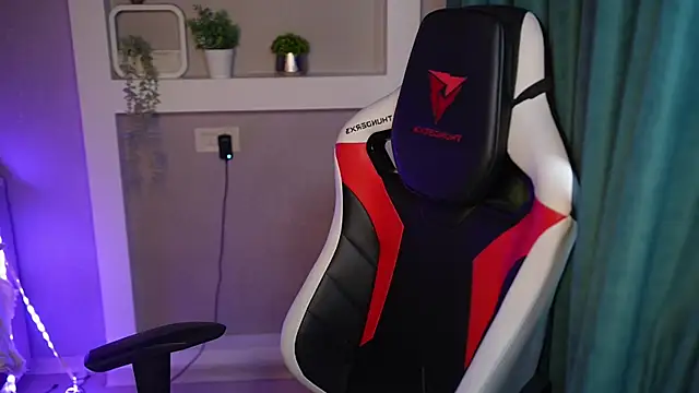 LisaElfy online show from February 11, 2026, 1:22 pm