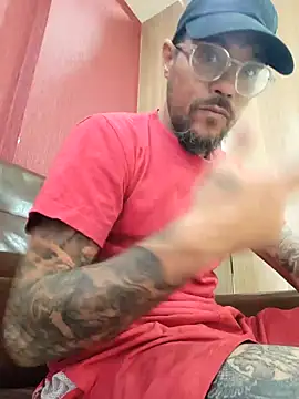 Snapshot of mileflav0r chatting on December 23, 2024, 10:21 am mileflav0r online show from December 23, 2024, 10:21 am