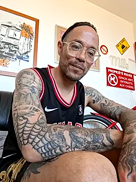 mileflav0r online show from April 21, 2026, 12:56 pm