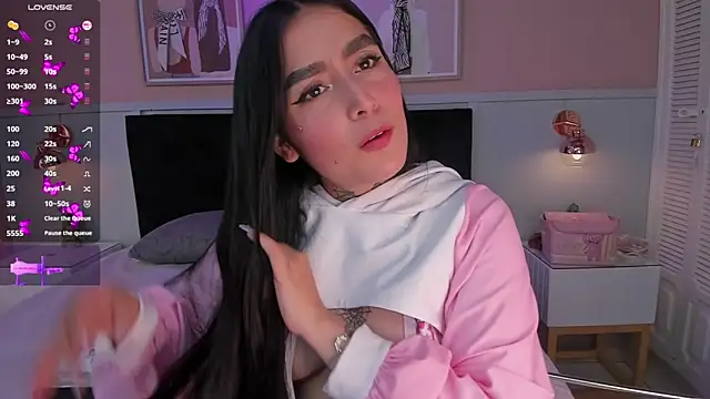 elodie walker online show from December 3, 2025, 12:04 pm