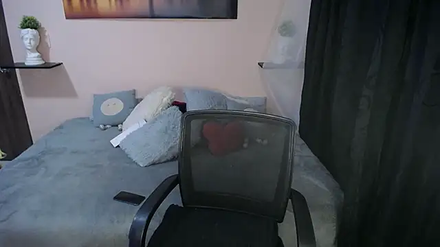 Snapshot of cristal-evanns chatting on December 13, 2024, 2:10 am cristal-evanns online show from December 13, 2024, 2:10 am