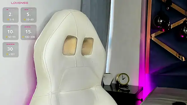 Lucii fer  online show from November 23, 2025, 12:04 pm