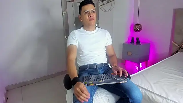 Lucii fer  online show from November 20, 2025, 11:33 am