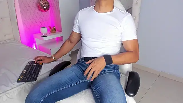 Lucii fer  online show from January 18, 2026, 11:46 am