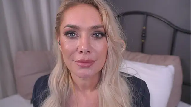 IsadoraDunkan online show from March 14, 2025, 11:00 pm