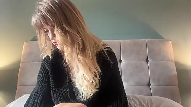 LustfulLuna  online show from February 16, 2025, 12:21 pm