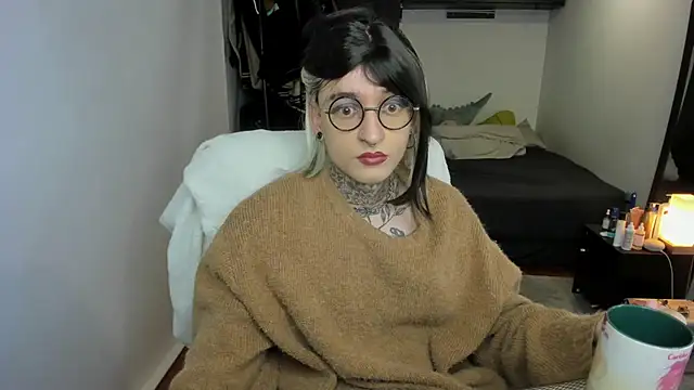 ShiiraVelkor online show from October 22, 2025, 9:31 am