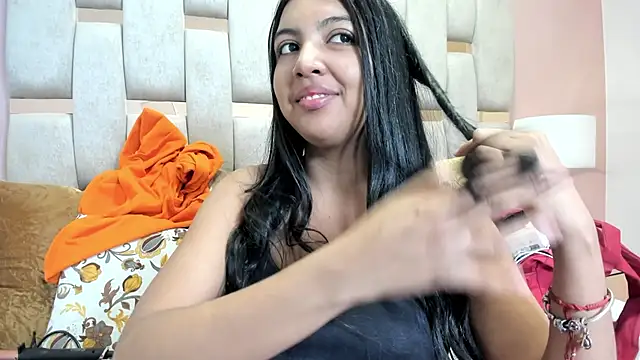 nicole fisherr online show from October 10, 2025, 4:02 am