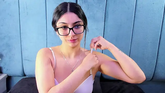 Lucy Anall  online show from February 4, 2026, 11:44 pm