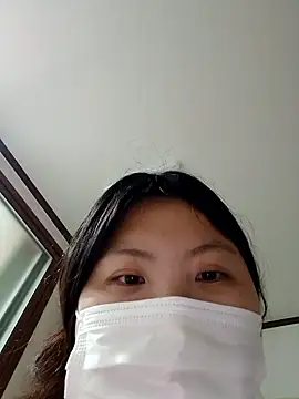 hello098712 online show from October 13, 2025, 9:22 am