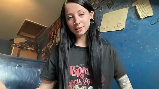 MissMidnightUK online show from September 13, 2025, 2:28 pm