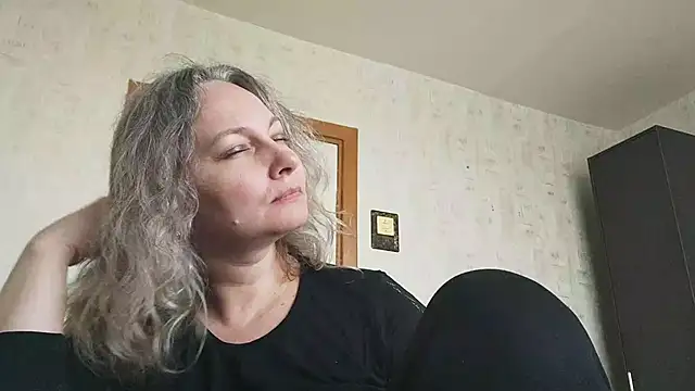 EdithManning online show from May 7, 2026, 6:28 am