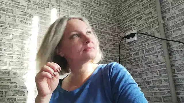 Snapshot of EdithManning chatting on February 11, 2025, 9:20 am EdithManning online show from February 11, 2025, 9:20 am