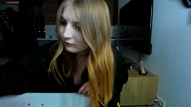 princessaalicc online show from March 7, 2025, 4:00 pm