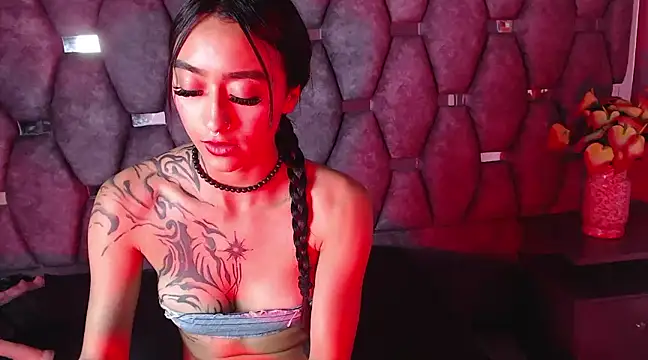 Miaa Thopmson online show from December 23, 2024, 7:41 pm