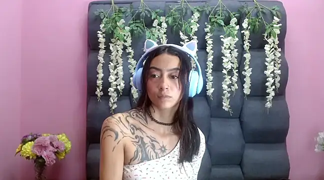 Miaa Thopmson online show from March 4, 2025, 7:22 pm