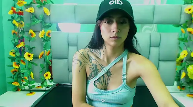 Miaa Thopmson online show from March 11, 2025, 7:25 pm