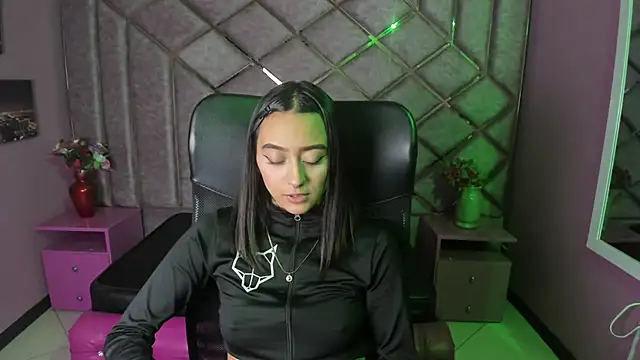 Miaa Thopmson online show from September 13, 2025, 11:16 pm