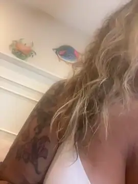 Aleesa milfxo online show from September 19, 2025, 1:37 pm