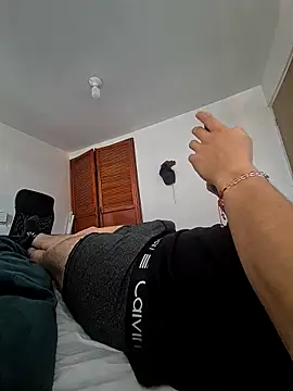 dragon1006 online show from April 19, 2026, 12:06 pm