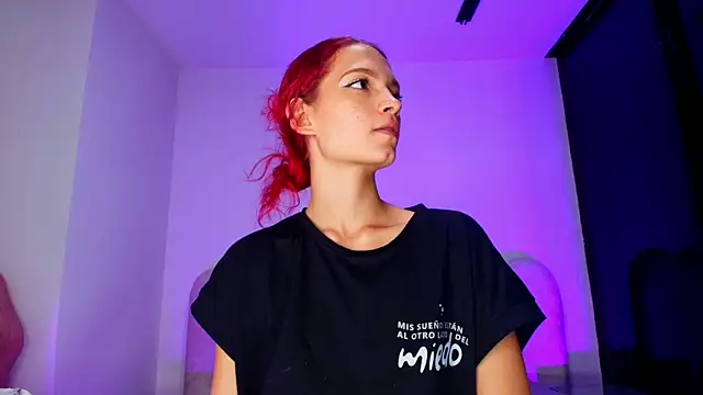 mia stanfort online show from November 21, 2025, 7:13 pm