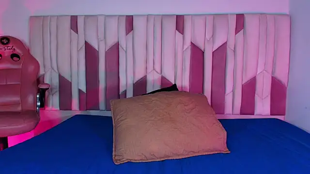 mia stanfort online show from October 3, 2025, 7:15 pm