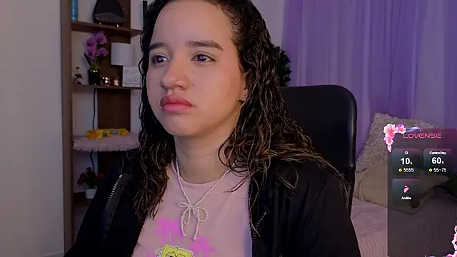 Snapshot of emilyrouxe chatting on February 4, 2026, 2:01 pm emilyrouxe online show from February 4, 2026, 2:01 pm