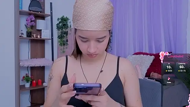 Snapshot of emilyrouxe chatting on February 22, 2026, 3:57 pm emilyrouxe online show from February 22, 2026, 3:57 pm