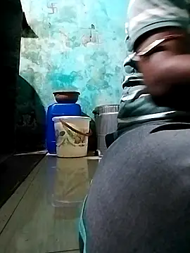 sudhastriper online show from October 23, 2025, 1:43 pm