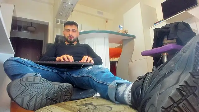 welcometo hell online show from November 12, 2025, 8:23 pm