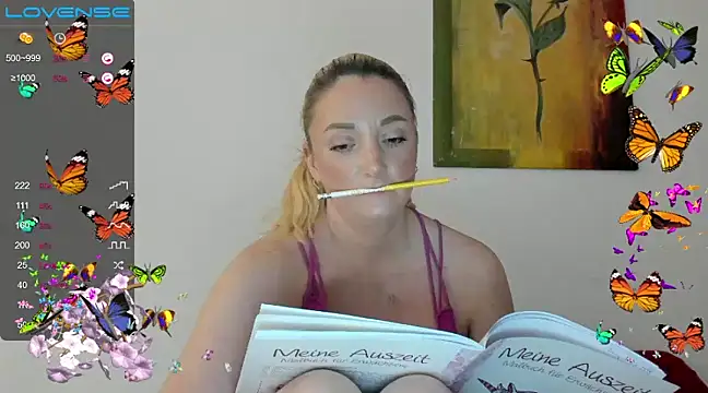 sweetsquirrel91 online show from March 8, 2025, 6:05 pm