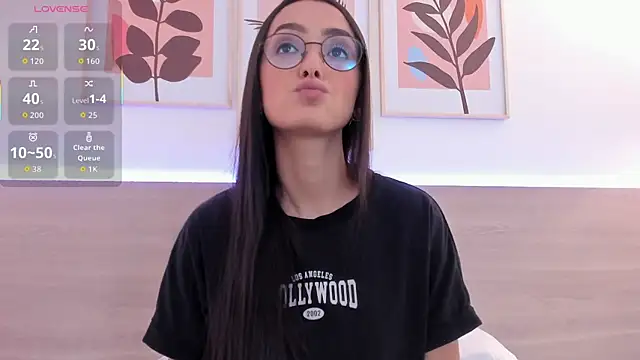 nataliiiiia online show from October 6, 2025, 12:28 pm