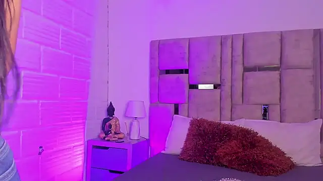 Snapshot of EmmaBecket2 chatting on November 20, 2025, 4:02 am EmmaBecket2 online show from November 20, 2025, 4:02 am