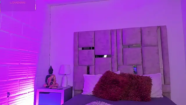 Snapshot of EmmaBecket2 chatting on November 29, 2025, 4:34 am EmmaBecket2 online show from November 29, 2025, 4:34 am