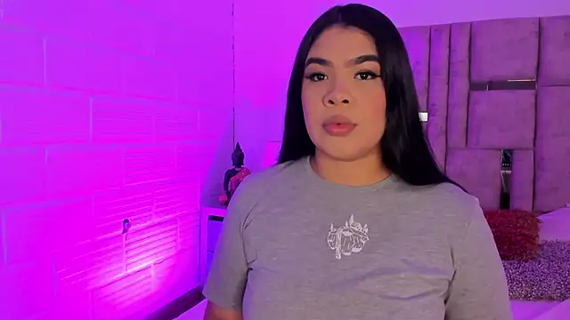 Snapshot of EmmaBecket2 chatting on November 8, 2025, 4:05 am EmmaBecket2 online show from November 8, 2025, 4:05 am