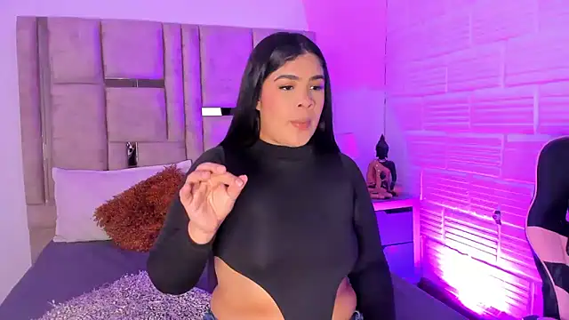 Snapshot of EmmaBecket2 chatting on November 4, 2025, 3:21 am EmmaBecket2 online show from November 4, 2025, 3:21 am